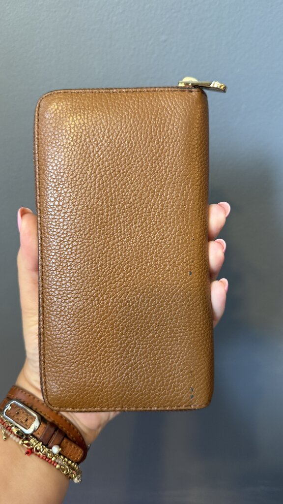 Pebbled Leather Zippy Wallet