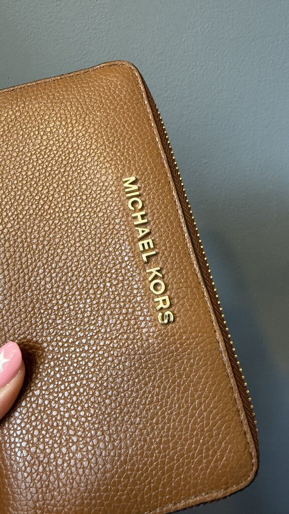 Pebbled Leather Zippy Wallet