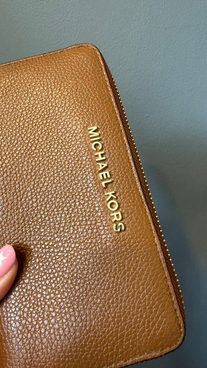 Pebbled Leather Zippy Wallet