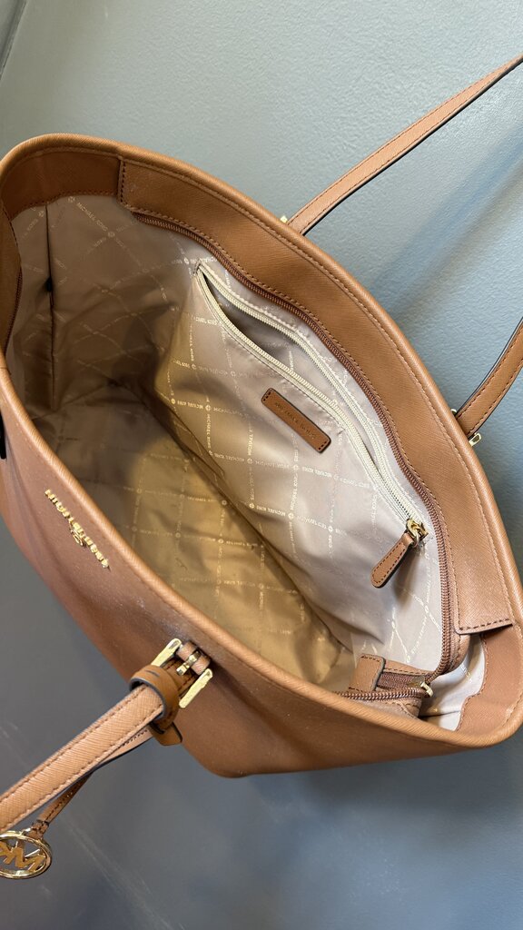 Saffiano Large Zipper Tote Bag