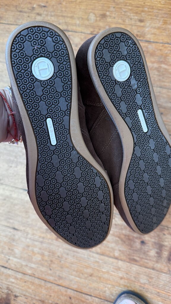 Suede Nike Air Low Profile Sneakers