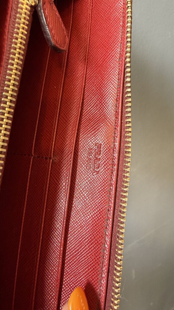 Vintage Saffiano Zippy Wallet