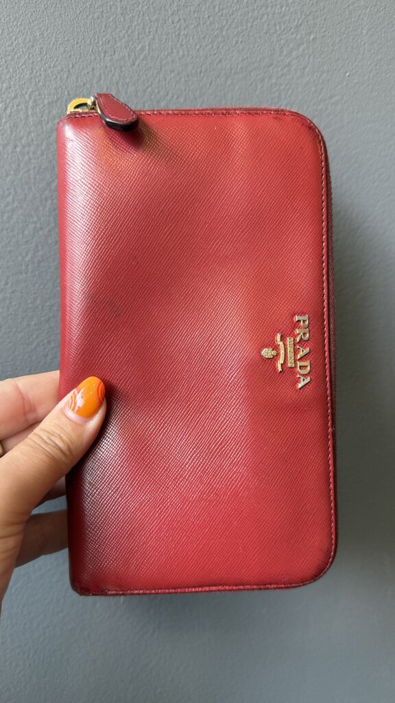 Vintage Saffiano Zippy Wallet