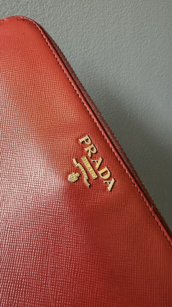 Vintage Saffiano Zippy Wallet