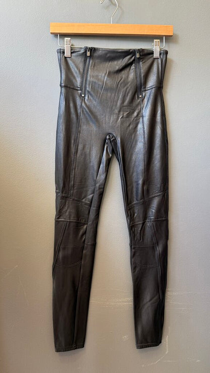 Sateen Faux Leather Zipper Leggings
