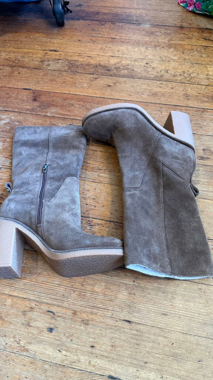 Sherpa Lining Suede Block Heel Boots
