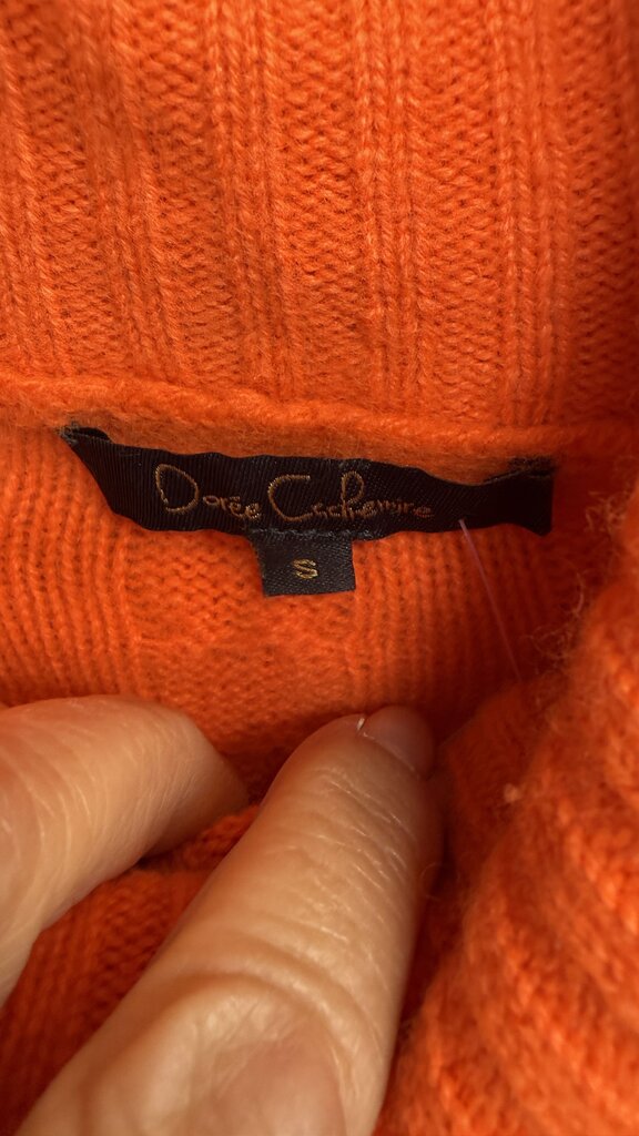 Cableknit Boxy Cashmere Turtleneck Sweater